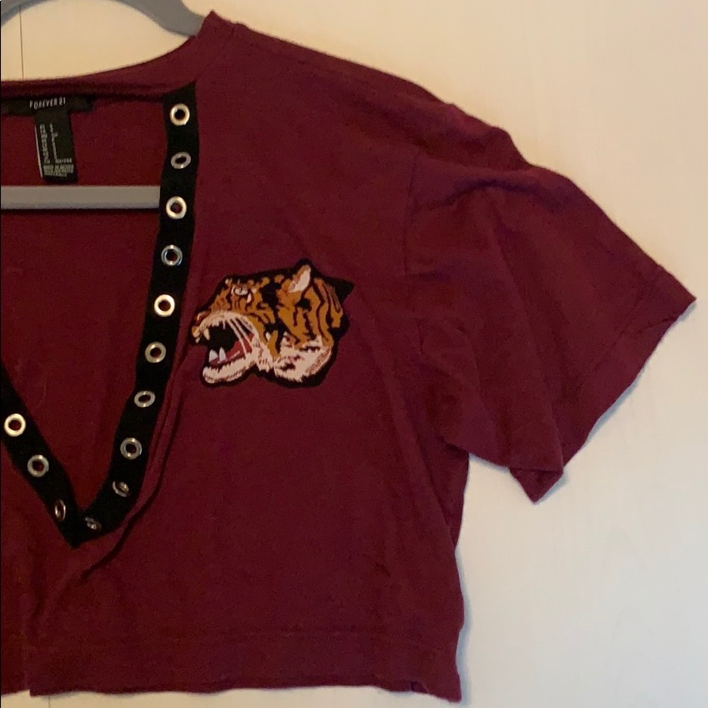 maroon crop top